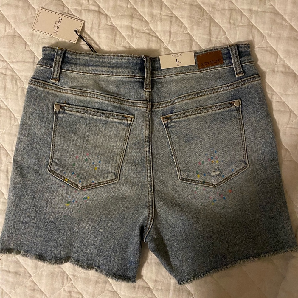 Judy blue shorts still has tag on them they are L